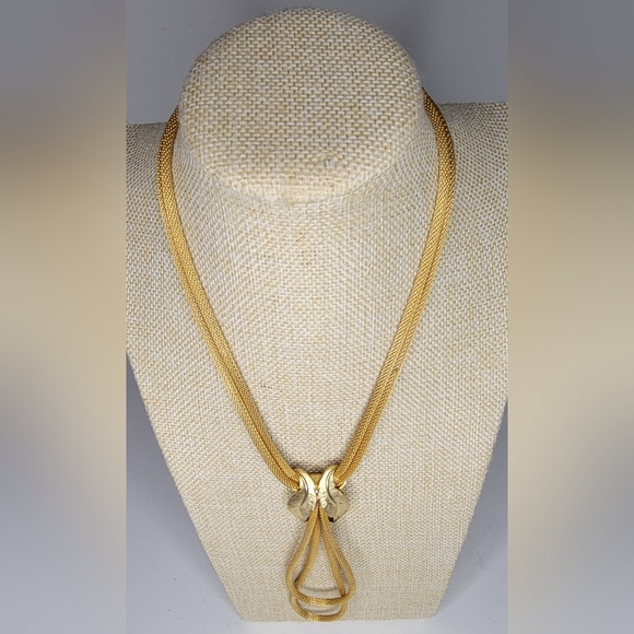Vintage Gold Tone Leaf Knot Necklace - Picture 3 of 10